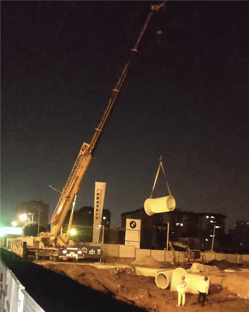 修武县“弯臂矫正”—— 吊车的 “形变补偿” 技术