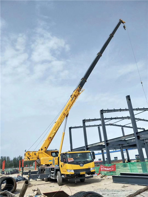 修武县超高层建筑钢结构吊装案例